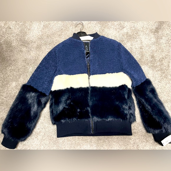 Winter coat with beautiful Faux fur - Picture 1 of 4